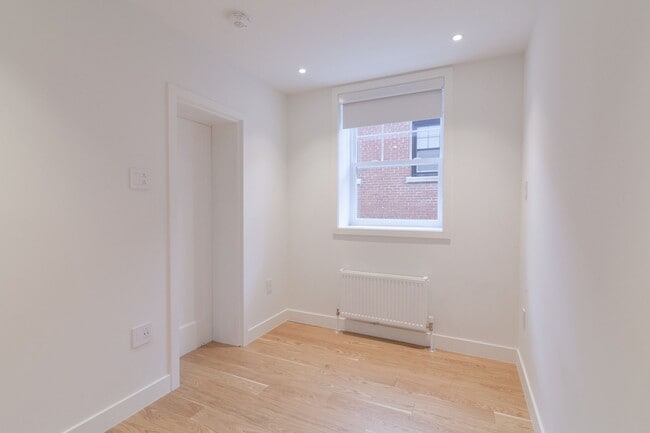 Photo - 4715 Chem. Queen Mary Unité 7