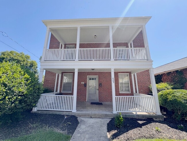 Building Photo - 423 Chestnut St Unit 1