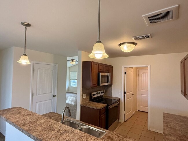 Photo - Great 3 Bed 2 Bath in Valencia Neighborhood