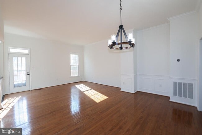 Photo - 47699 Whirlpool Square