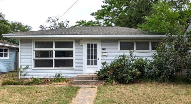 1489 Kingsley- 2 bedroom house - 1489 Kingsley- 2 bedroom house