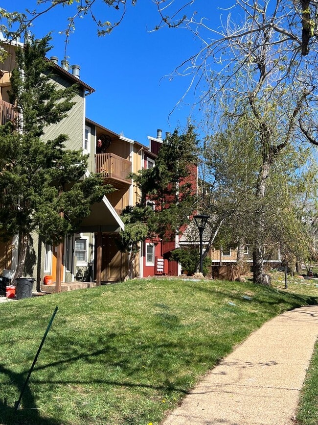 Building Photo - Cozy 1/bed 1/bath condo in Boulder! Unit 102