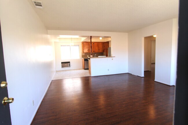 Photo - 308 N Primrose Ave Unidad #D