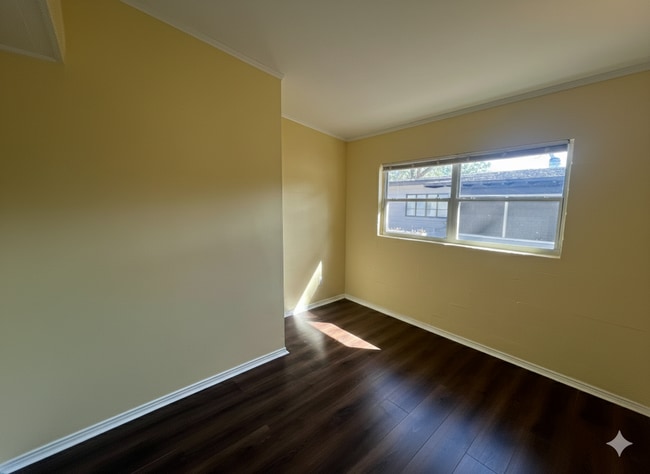 Photo - 1 E King St