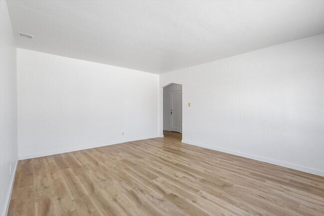 Photo - 2432 Webb Ave Unit 2432 Webb Ave #B - LU