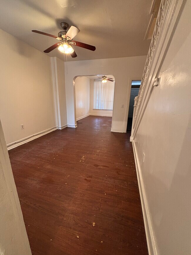 Photo - 738 W Poplar St