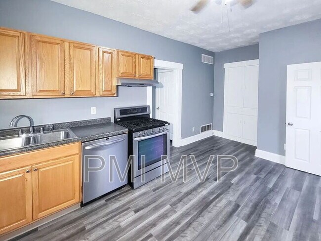 Photo - 2564 Deming Ave