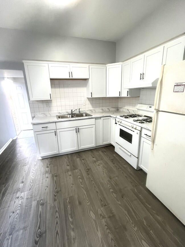 Photo - 704 W 18th St Unit 1