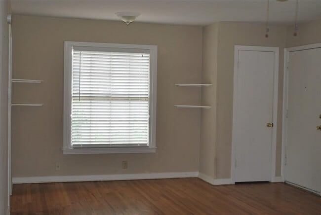 Photo - 1419 Broadway St