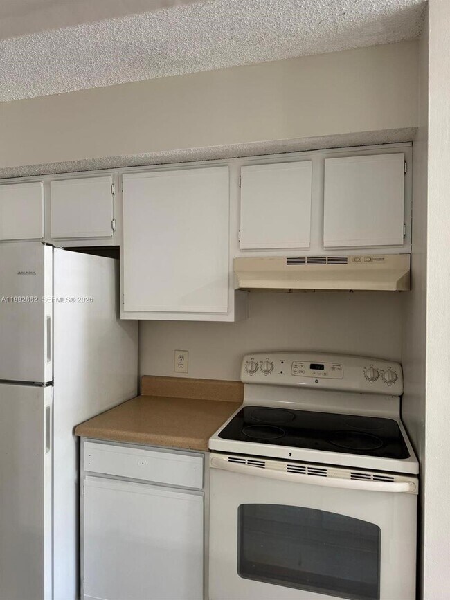 Photo - 320 NE 12th Ave Unidad 703