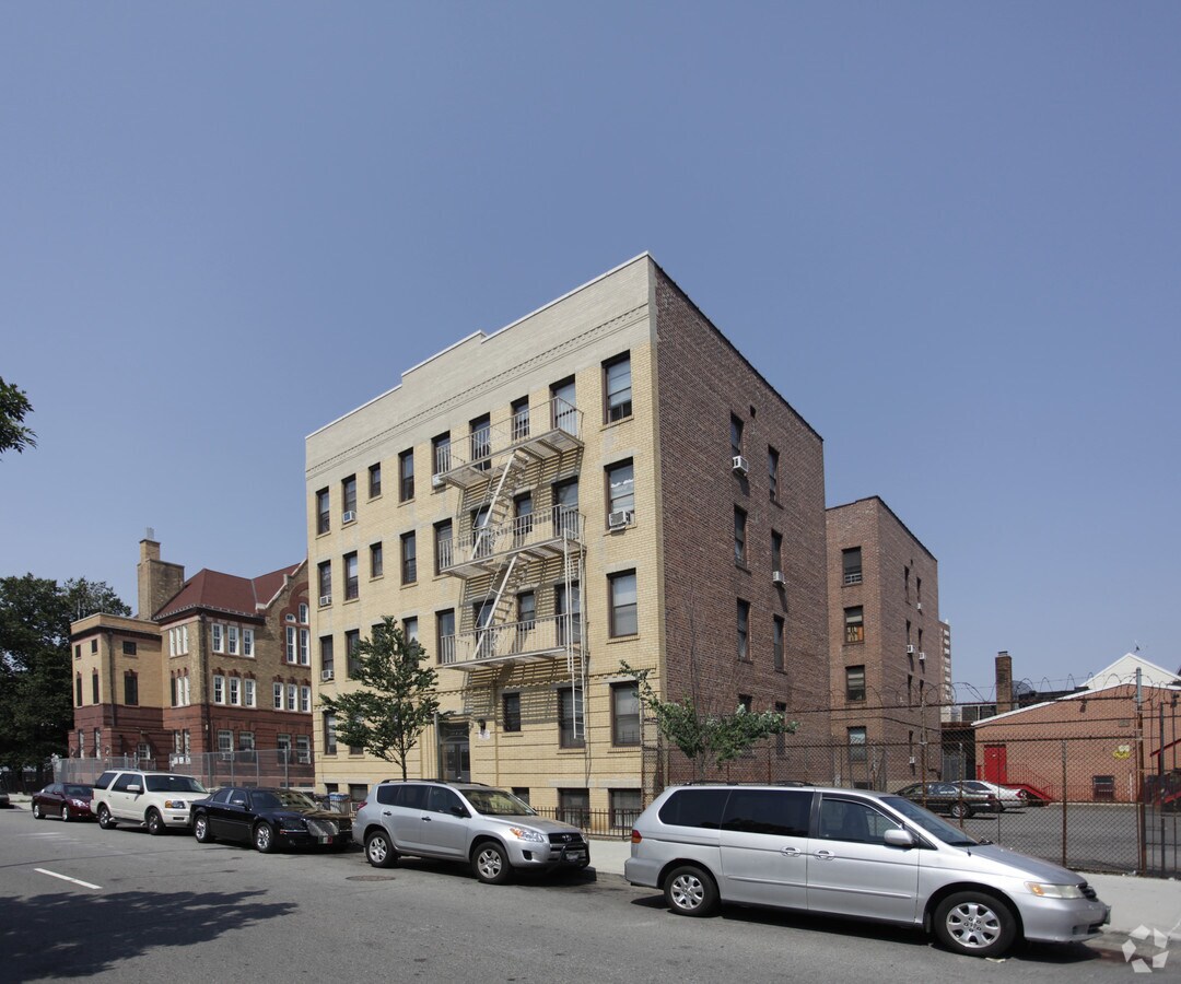 Photo - 88-21-88-23 162nd St