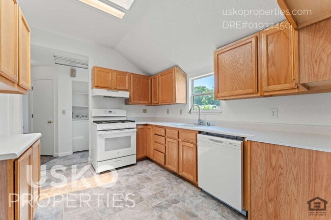 Building Photo - 3901 Y St Rental