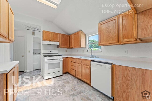 Building Photo - 3901 Y St Rental