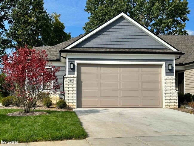 Building Photo - 5670 Lakeway Dr Rental