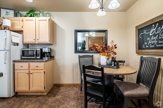 2BR, 1BA - 1100SF