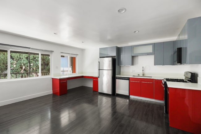 Photo - 1321 W 36th Pl Unidad 2