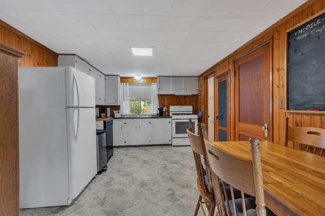 104 1st Ave NW