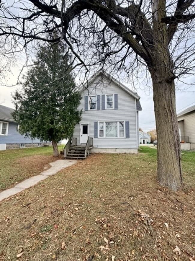 Building Photo - 611 N Broadway Unit A - Upper