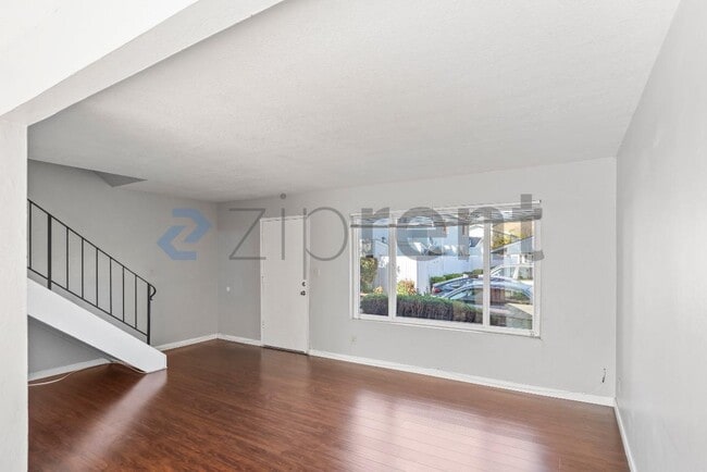 Photo - 38605 Royal Ann Common