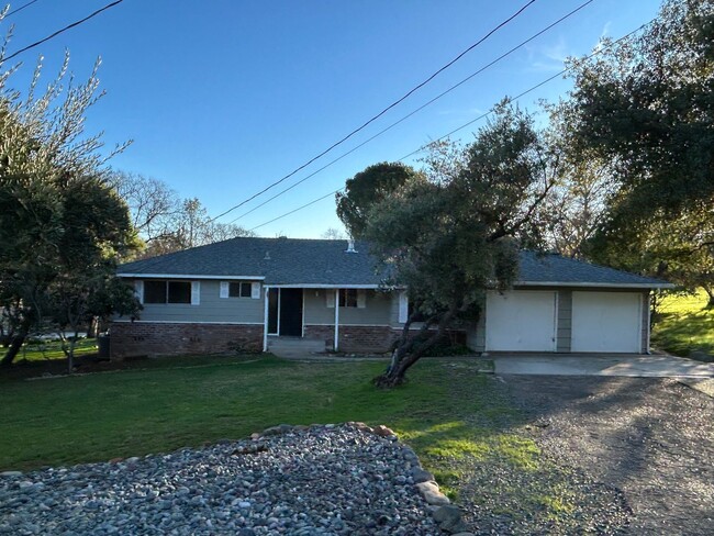 Building Photo - 120 Bessie Ln