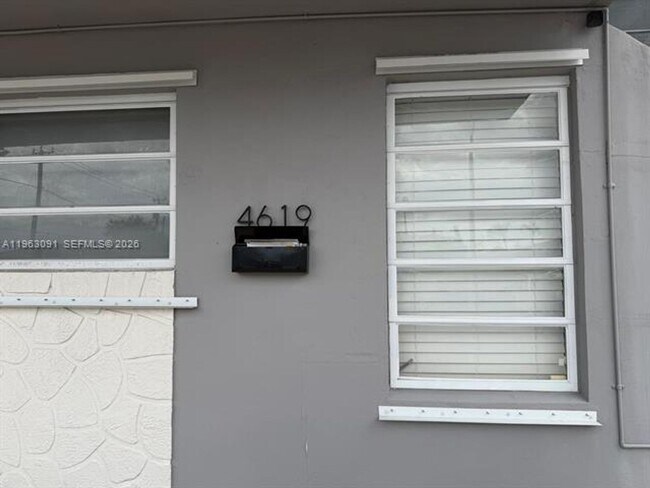 Photo - 4617 NW 2nd Terrace Unidad 4617 NW 2nd Ter # 4619