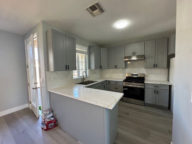 Photo - 1435 Lever Blvd