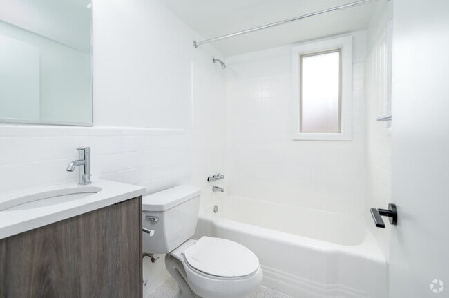 3BR, 2BA – 813SF