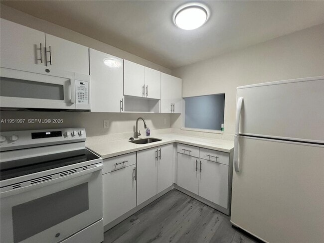 Building Photo - 11309 SW 200th St Unit 103C