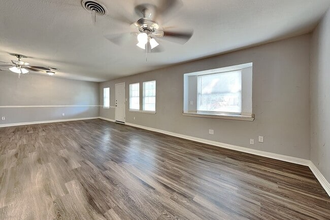 Photo - 4731 Bedford Dr