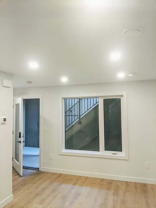 Photo - Modern Studio Unit with Private Entrance –... Unit U2 - 2721B