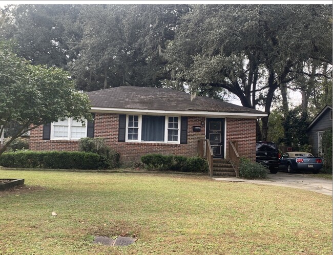 Building Photo - Fully Furnished 3 bedroom 2 bath Rental
