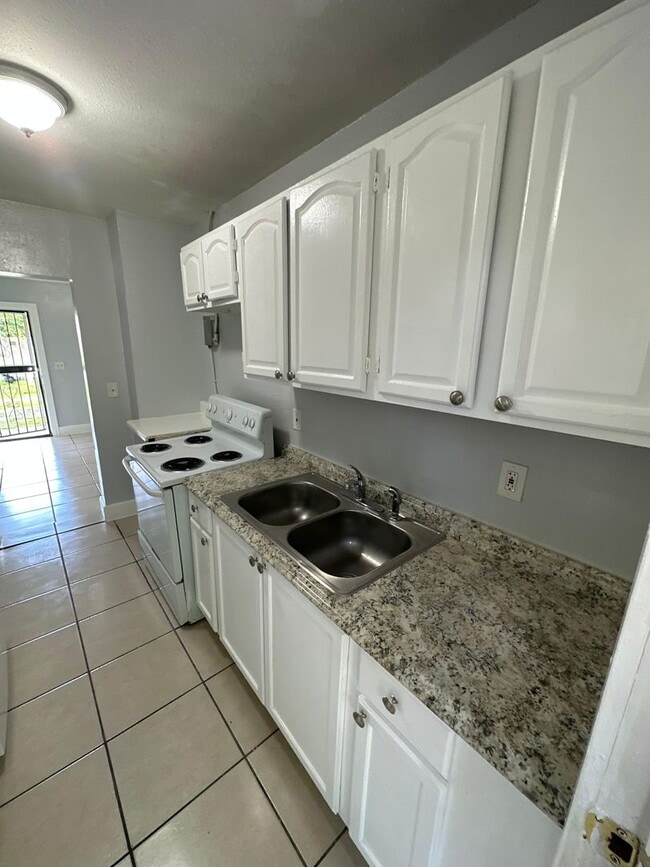 Photo - 2540/2542 Moncrief Rd Unit 2540