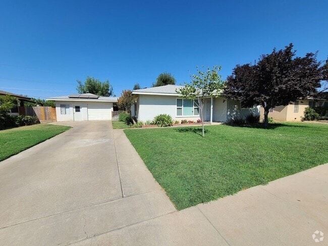 Building Photo - Unique single family home with a detached ...