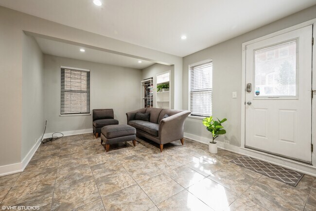 Photo - 2116 W Lyndale St Unit 1