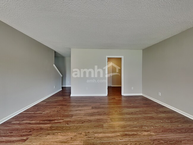 Photo - 103 Granary Dr