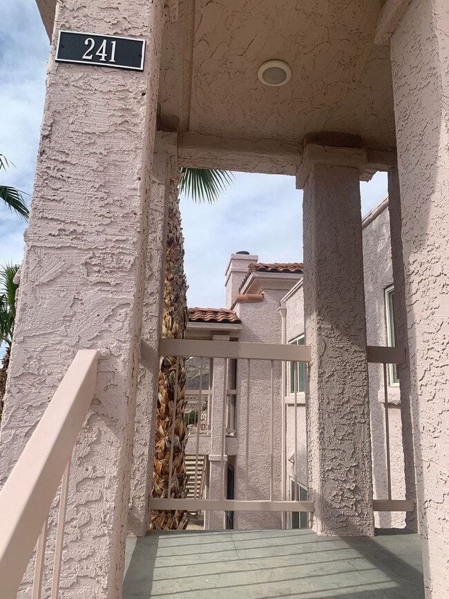 Las Palmas Condo - Las Palmas Condo Unit LP 241
