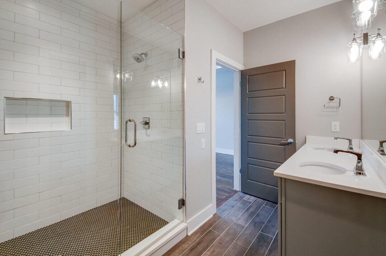 Photo - 944 Riverside Dr (Nashville, TN)