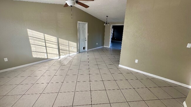 Photo - 1218 Sultana St