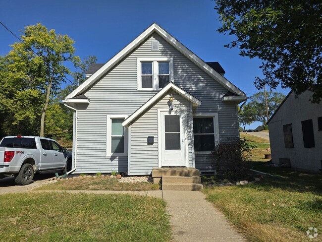 Building Photo - $1,600 - 3 Bedroom 2.5 Bath Home