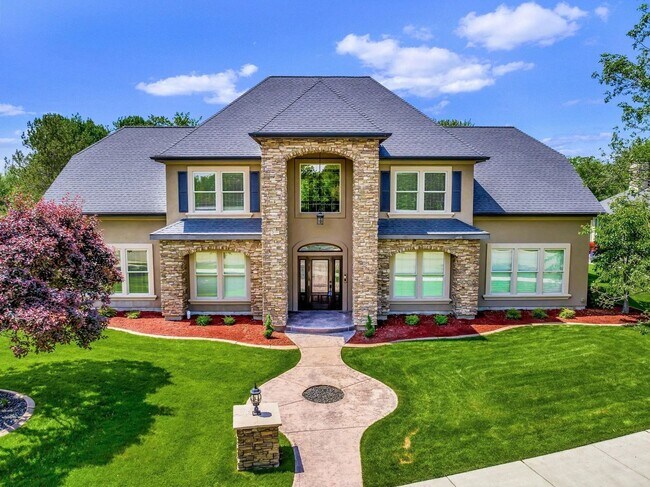 Exquisite 5-Bed, 6-Bath Waterfront Home fo... - Exquisite 5-Bed, 6-Bath Waterfront Home fo...