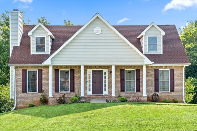 Building Photo - Pet Friendly in Rossview!