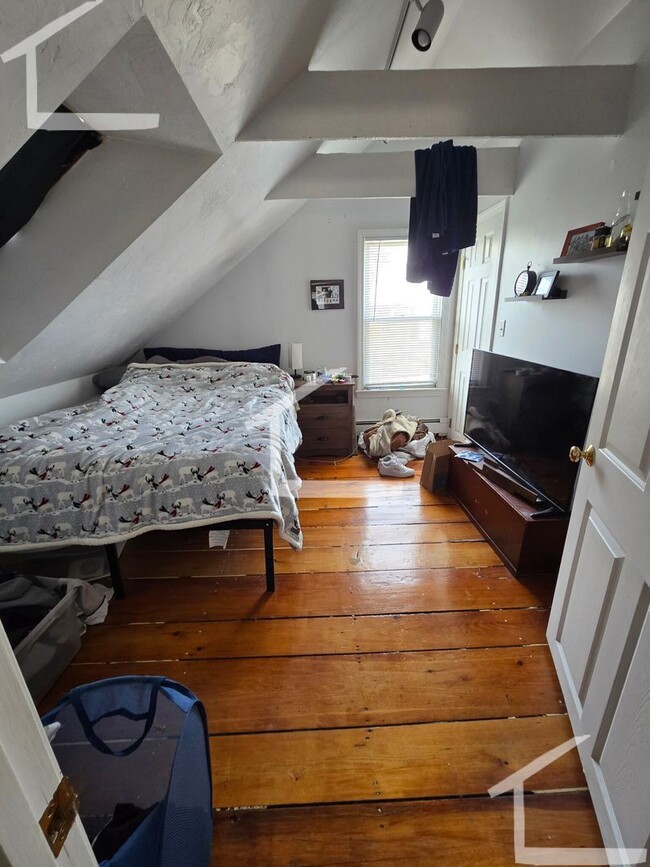 Photo - 9/1 No Fee! 3BR/2BA townhouse near Watertown Sq w/pkg!