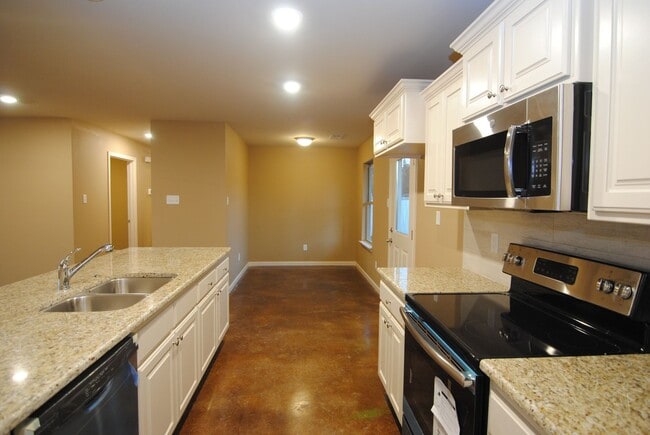 Photo - 3/2 Open Floor Plan, One Level in Sherwood