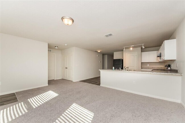 Photo - 230 Hyacinth Ct