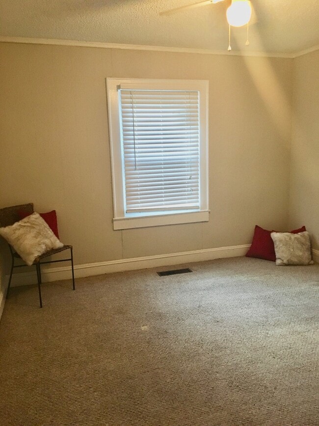 Photo - SPACIOUS 2 BED HOUSE!  If there was a picture of QUAINT in the dictionary, this house would be it.