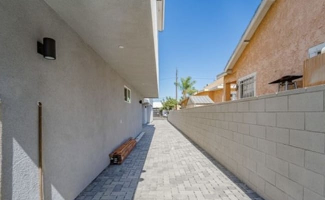 Photo - 1348-1348 E Vernon Ave Unit 1348