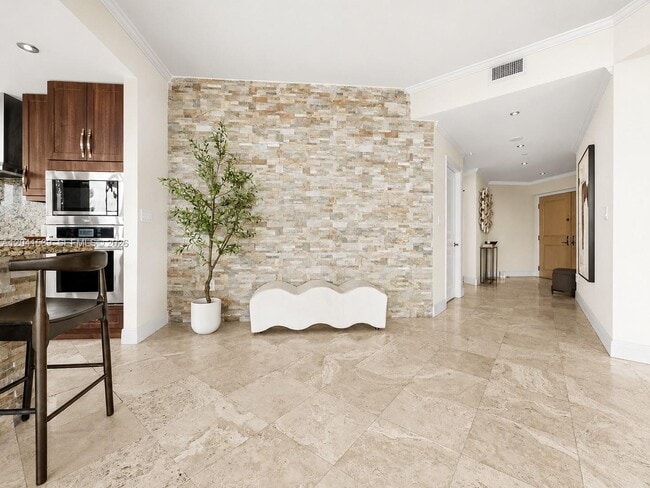 2645 S Bayshore Dr Unit 304