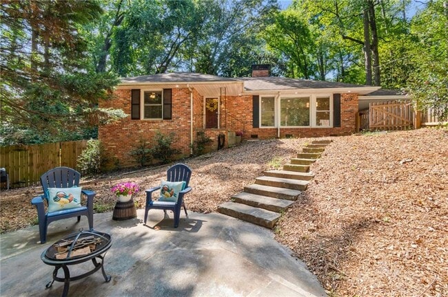2332 Tanglewood Cir NE