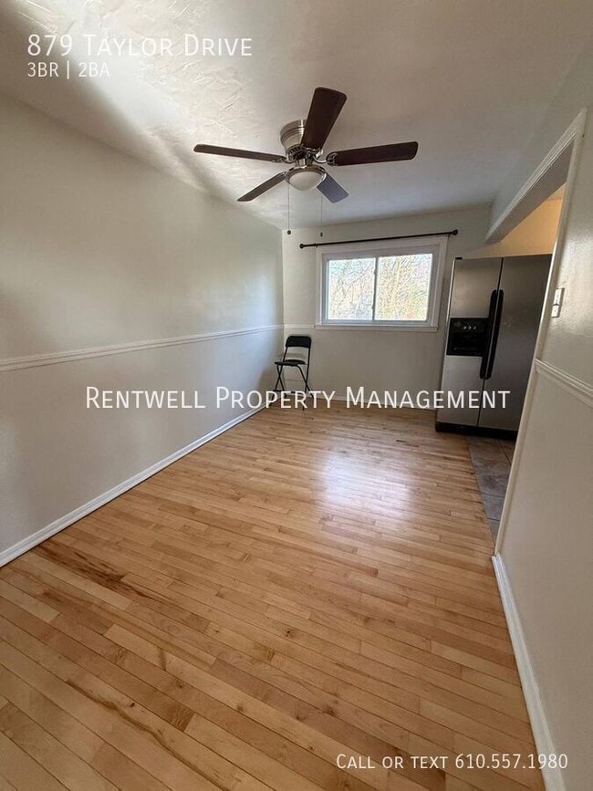 Photo - 879 Taylor Dr