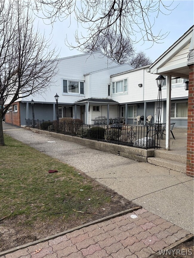 Building Photo - 19 California Dr Unit 5